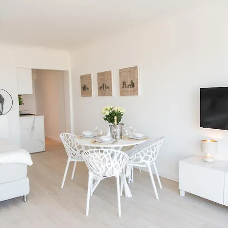 Apartment Art - With Seaview In De Haan