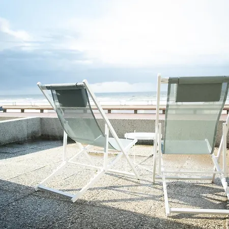 Apartment Art - With Seaview In De Haan